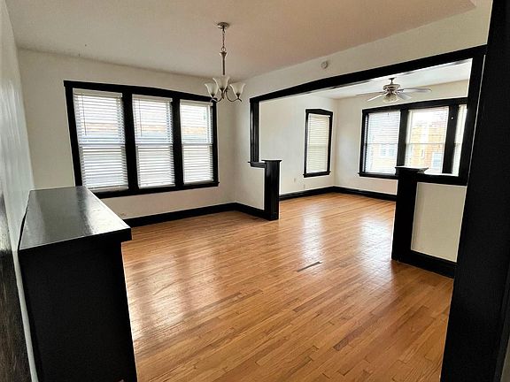 4th image of 2650 N Avers Ave
