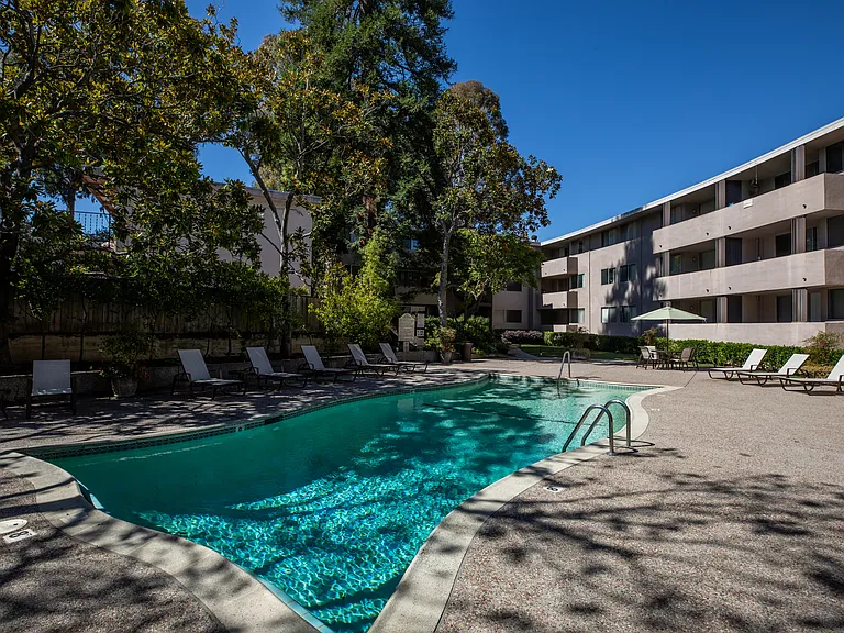 The Crestmoor Apartments — Photo 5