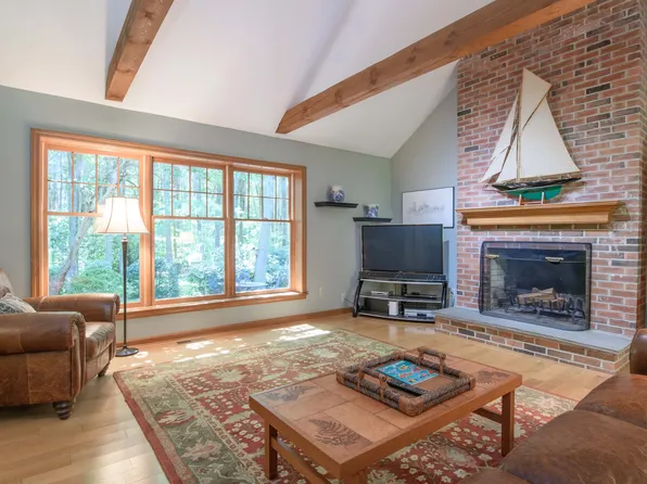 2 Newberry Court, Farmington, CT 06032