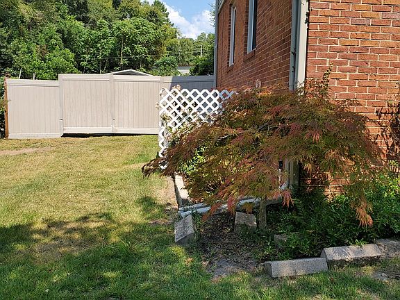 5th image of 815 Greenwood Dr
