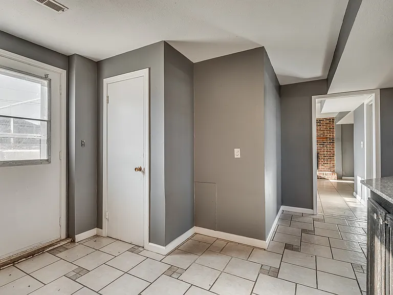 2520 SW 68th St — Photo 23
