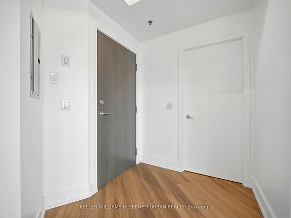 5th image of 90 Trinity St #607