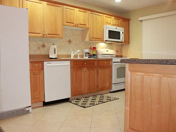 4th image of 47 Woodhill St #162