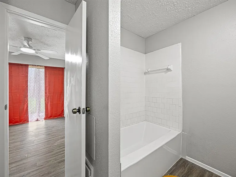 10066 Sharpton Dr — Photo 17