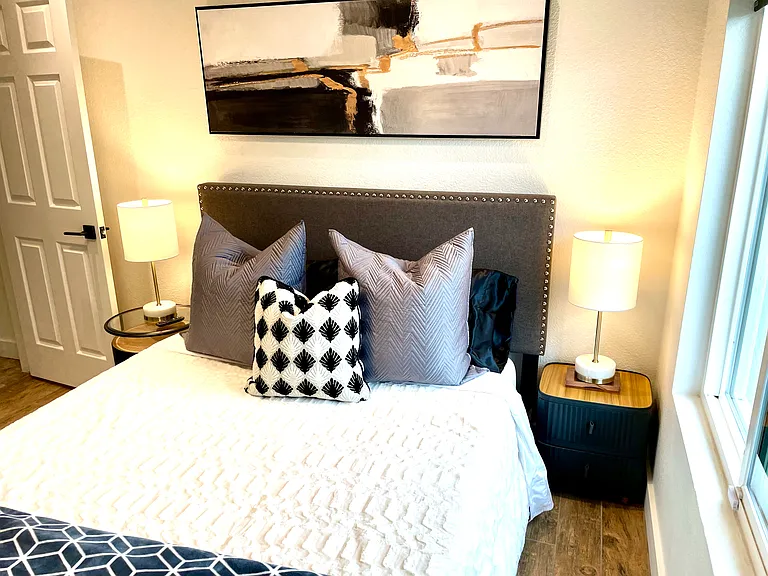 One of the queen bed rooms