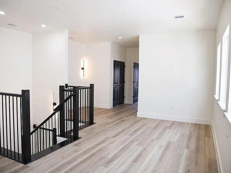 7134 Saint Augustine St — Photo 11