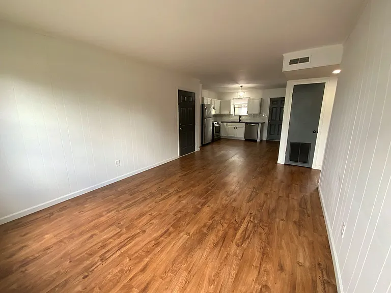 100 Ravenwood Dr #B — Photo 3