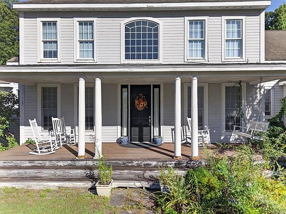 3rd image of 11 Seabury Dr