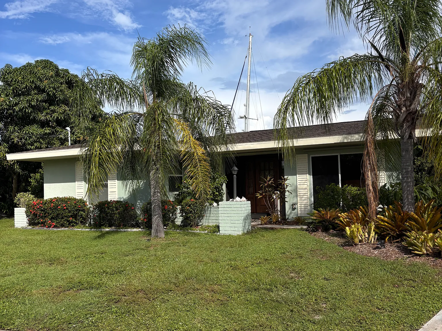 2 bed, 2448 sqft, $2,650 — Photo 2