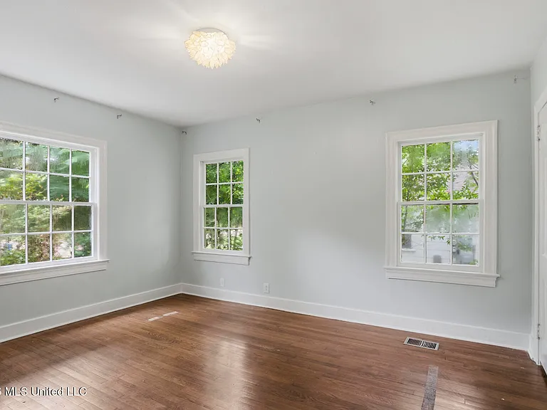 4047 Robin Dr — Photo 24