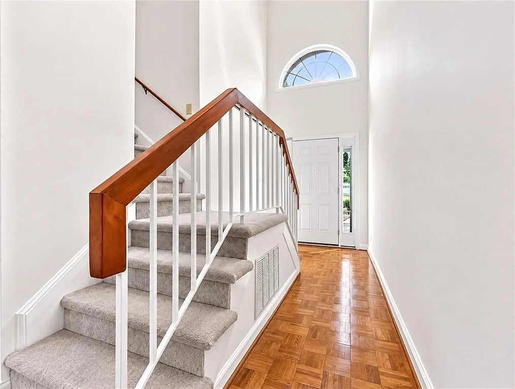 3 bed, 2.5 bath, 2230 sqft, $4,250 — Photo 2