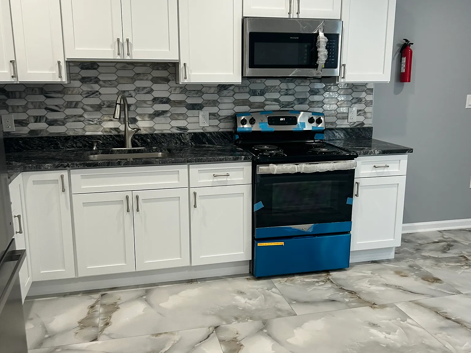 3 bed, 900 sqft, $1,700 — Photo 3