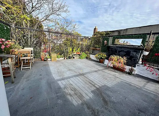 Rented by EastMount Realty LLC | media 24