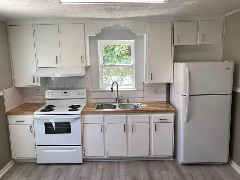 32 Smith Ave #1/2 — Photo 4