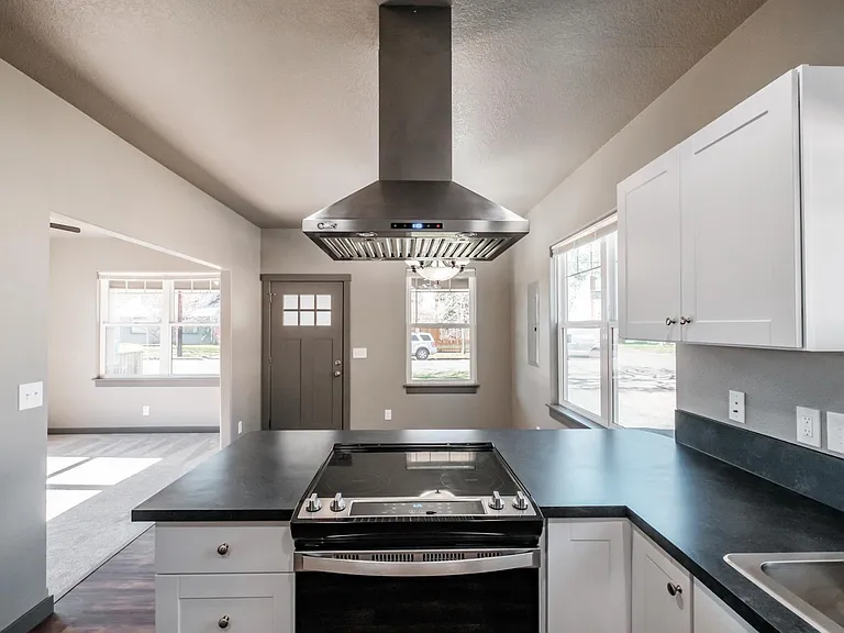 380 24th St NE — Photo 14