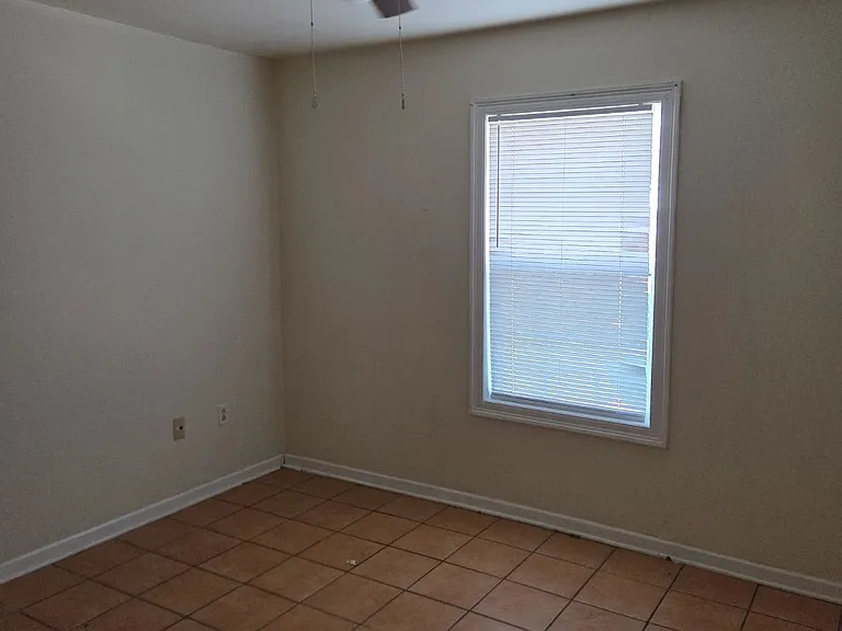 537 Hobson St — Photo 3