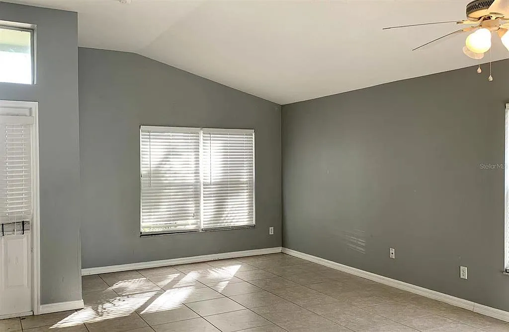 3 bed, 2.0 bath, 1677 sqft, $1,995 — Photo 3