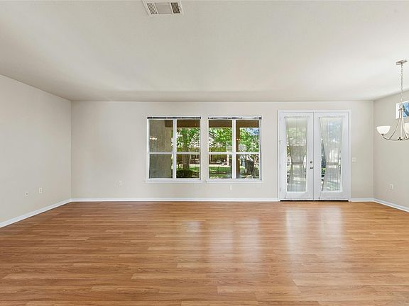 4th image of 104 Anemone Way