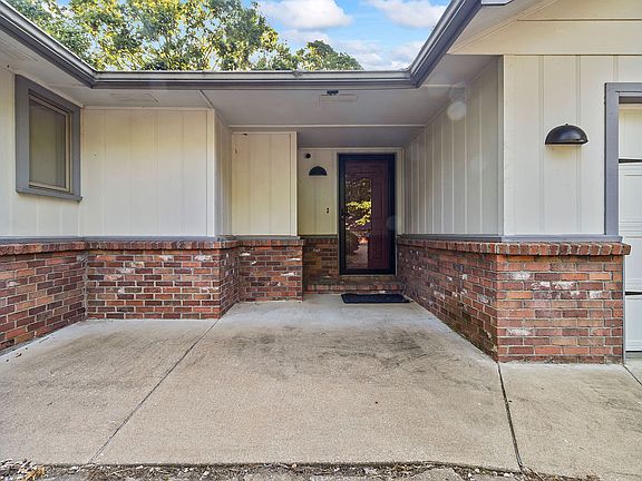 5th image of 22 Tavistock Dr