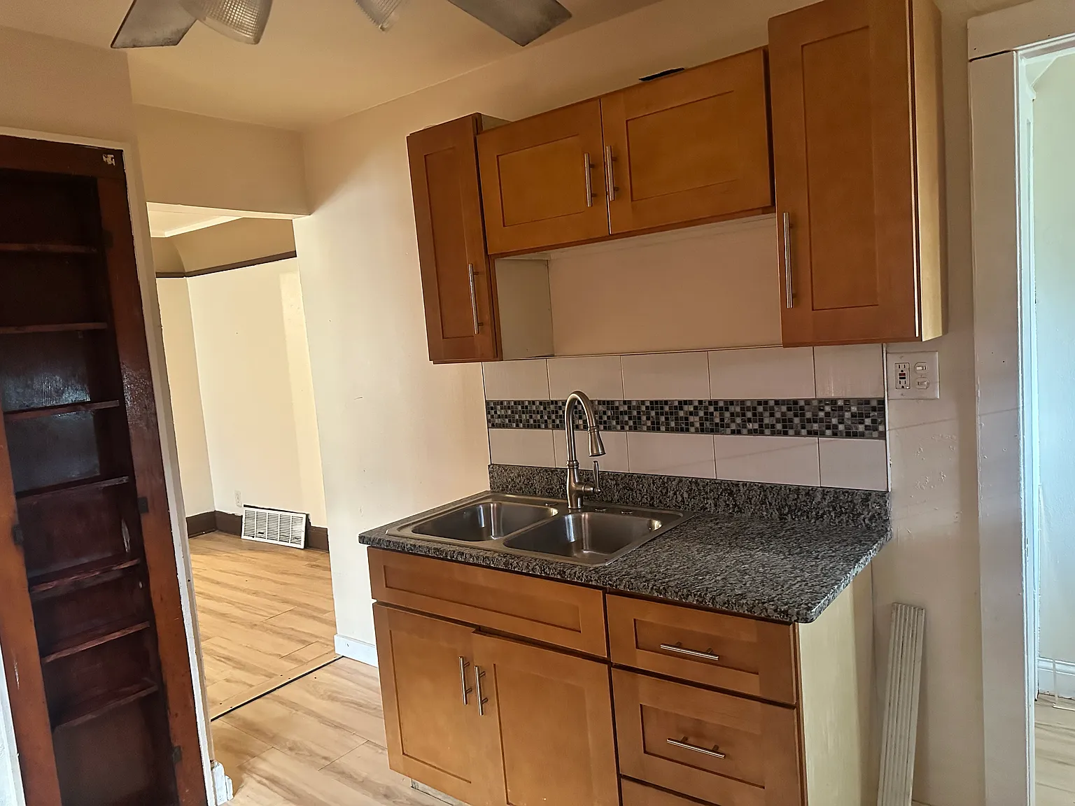 4 bed, 1500 sqft, $1,500 — Photo 3