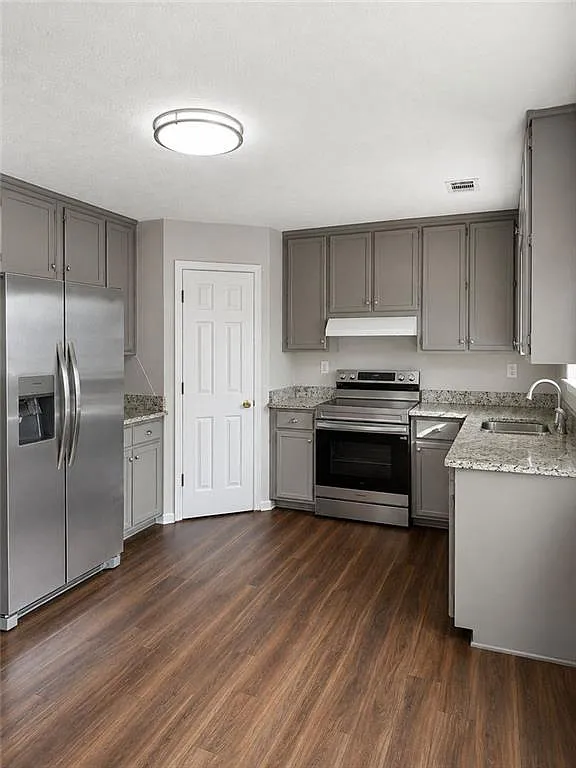 5 bed, 3.0 bath, 3048 sqft, $2,700 — Photo 4