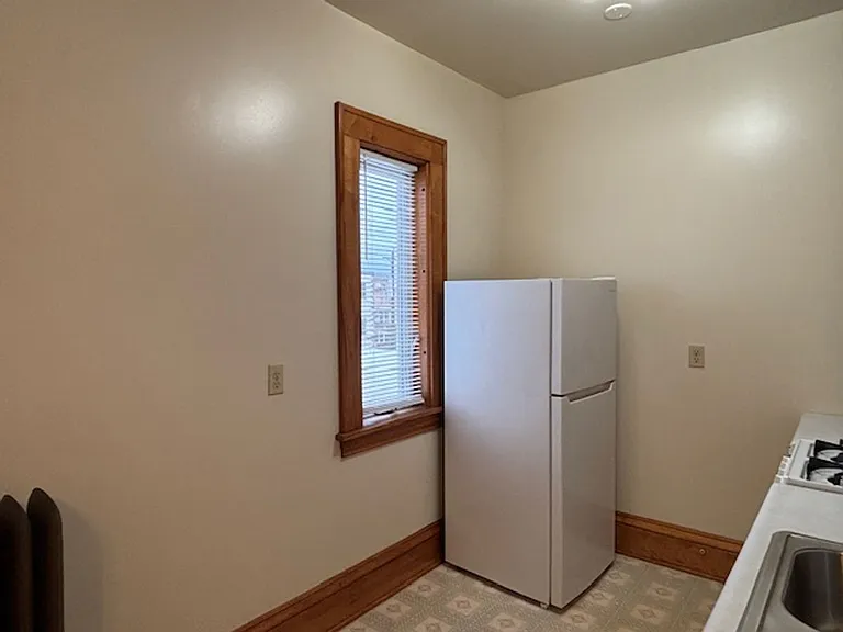 1635 Sherburne Ave — Photo 4