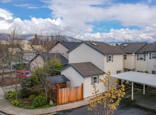 496 Tulipan Way, Talent, OR 97540