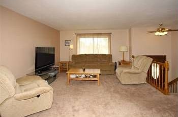 2nd image of 904 E Streamwood Blvd