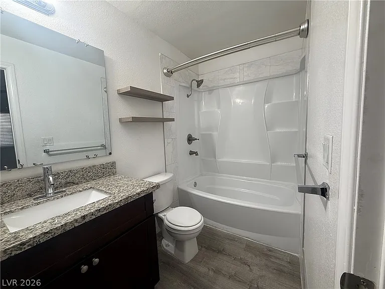 6208 Ilanos Ln #B — Photo 11