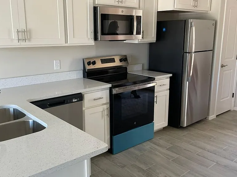 2102 Wyoming Ave — Photo 3
