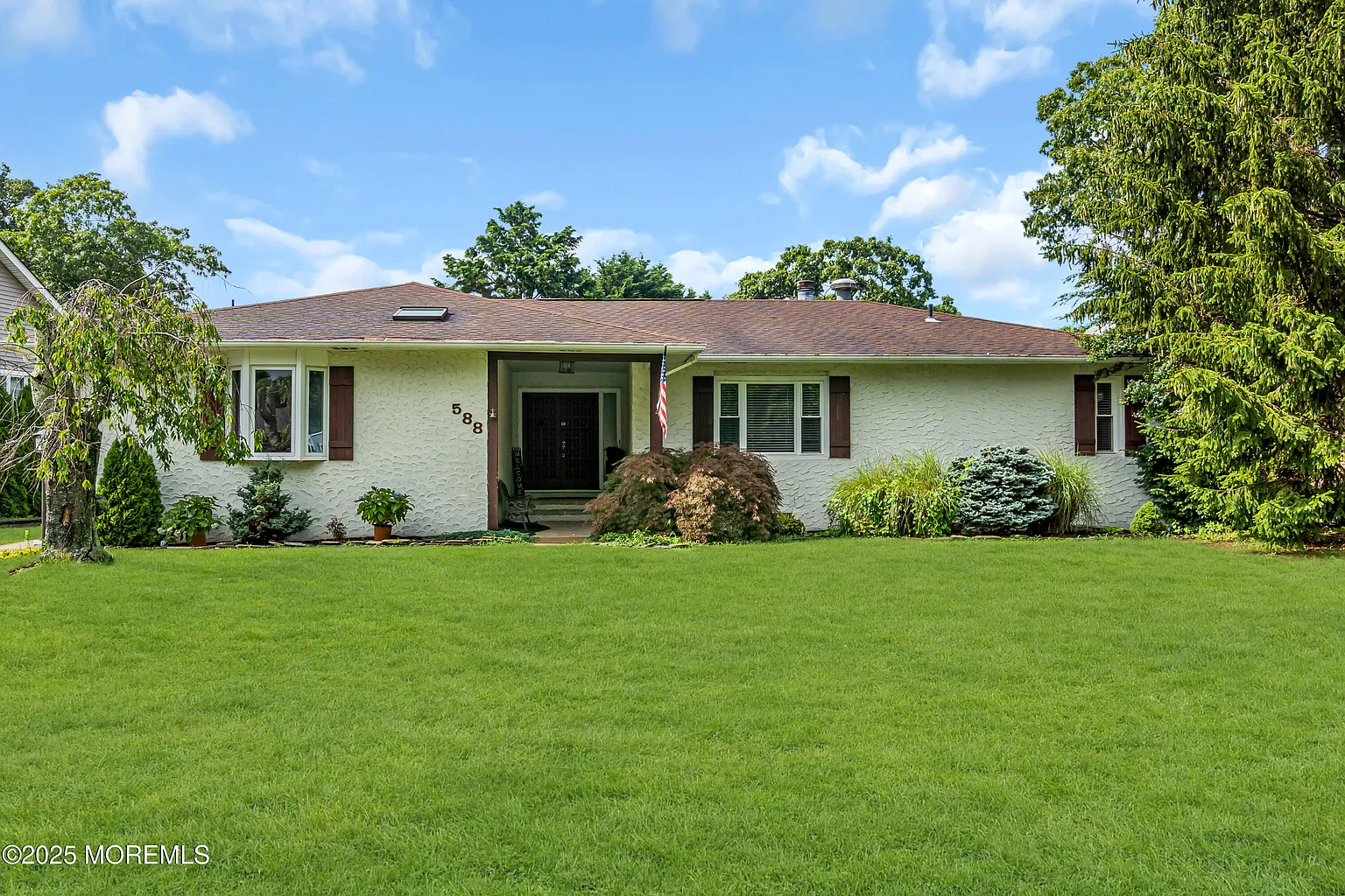 588 Midwood Drive photo 1