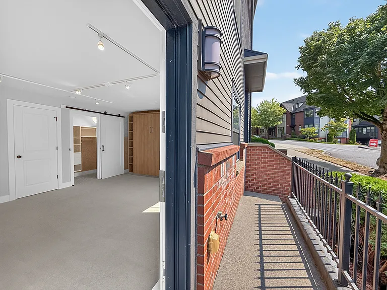 1078 NE High St — Photo 29
