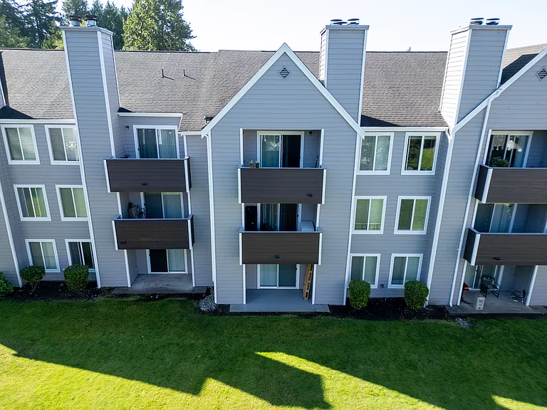Westhampton Apartments — Photo 42