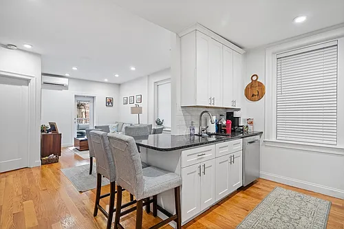 81 Prince St #1 Photo 1