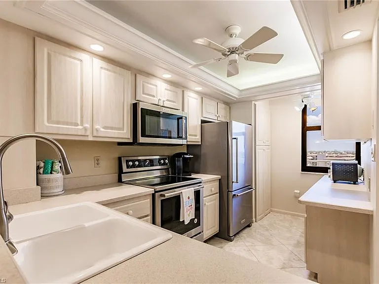 260 Seaview Ct #904 — Photo 12