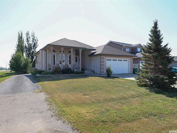 3rd image of 78 Woods CRESCENT