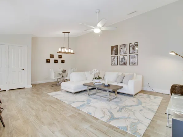 102 Sun Terrace Ct, Palm Beach Gardens, FL 33403