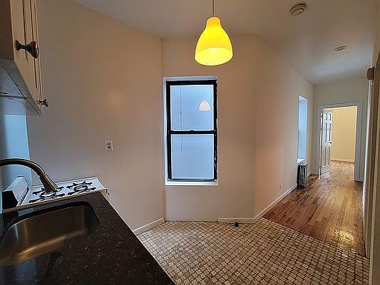 1st image of 657 10th Ave #W
