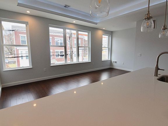 4th image of 1337 N Franklin St #2F