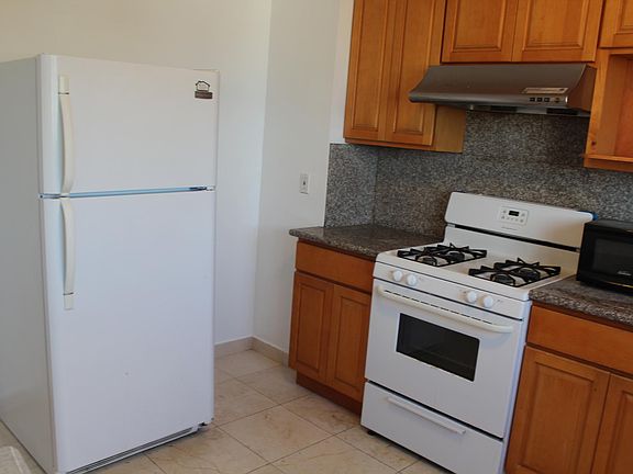 4th image of 175 Vernon St #A