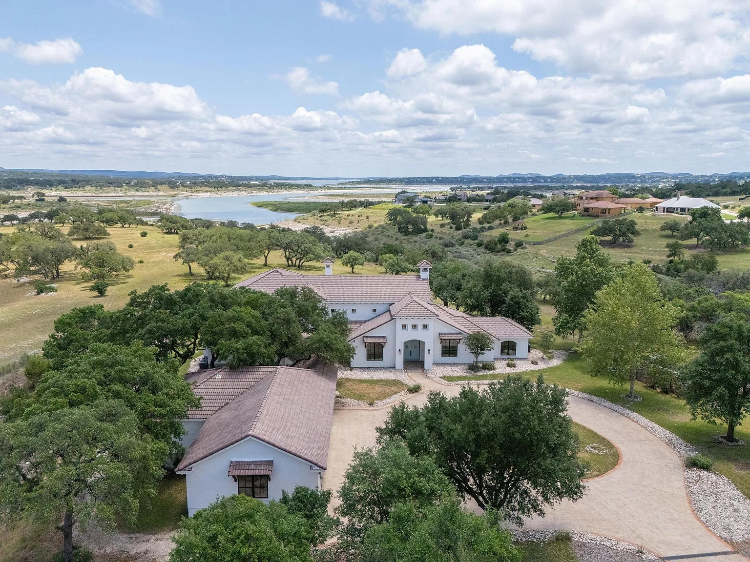 4 bed, 4.5 bath, 5338 sqft, $6,500 — Photo 1