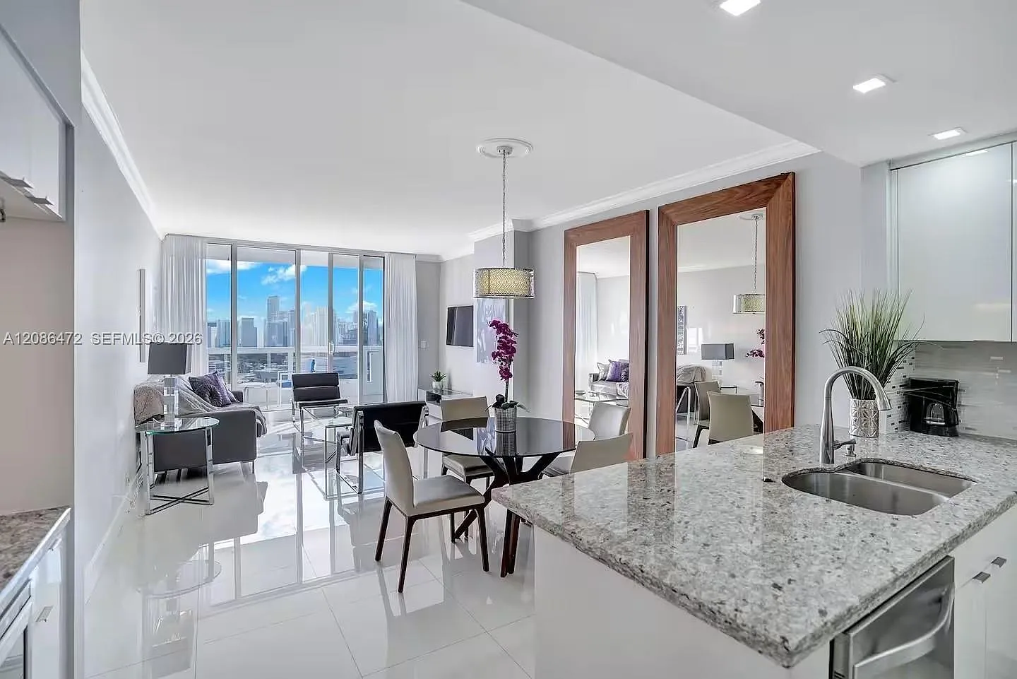 Venetia Condo — Photo 4