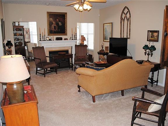 3rd image of 1936 Pembrooke Ln