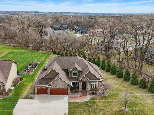 7401 NW 107th St, Johnston, IA 50131