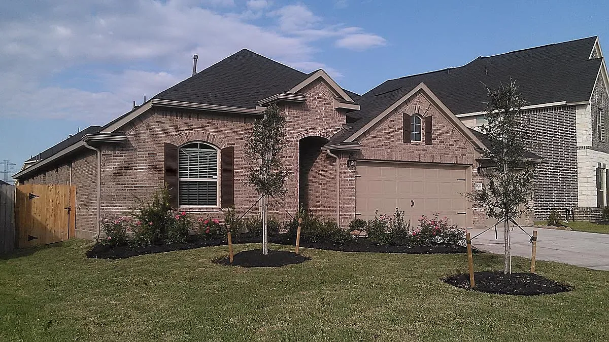 4 bed, 2200 sqft, $2,499 — Photo 1
