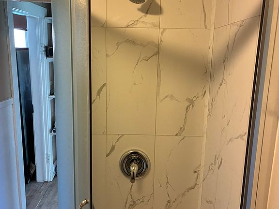 3rd image of 539 Minnehaha Ave E APT 3