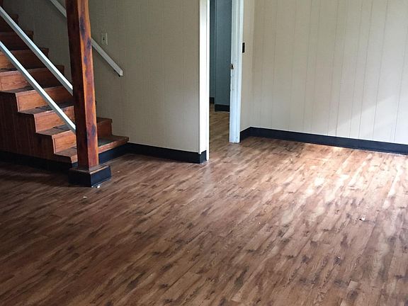 Downstairs open area for extra living space which can be used as den, playroom, music room, etc. Bands have used this room for practice previously.