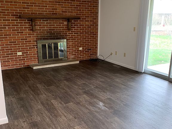 4th image of 3460 Village Green Dr