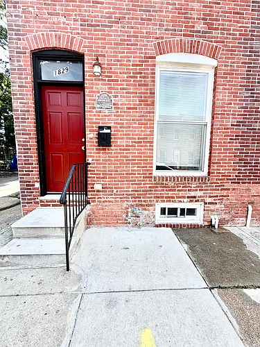 1829 N Port St Photo 1