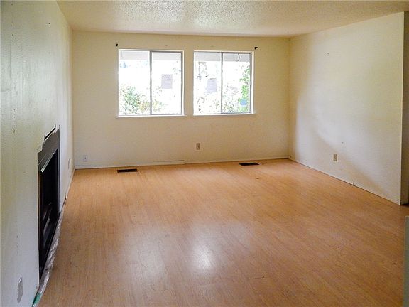 4th image of 6748 Foster Dr SW